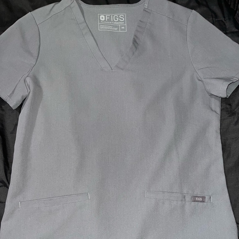 Figs scrub top